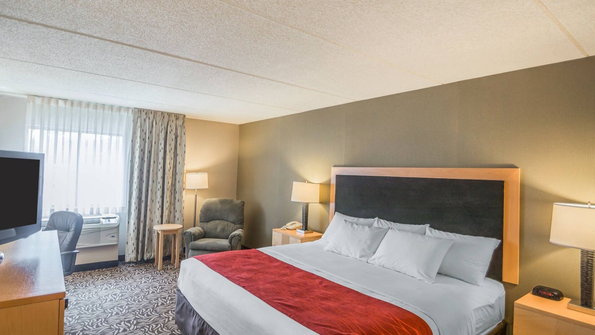 Lindbergh Lawns Hotel | Comfort Inn - NYS Fairgrounds