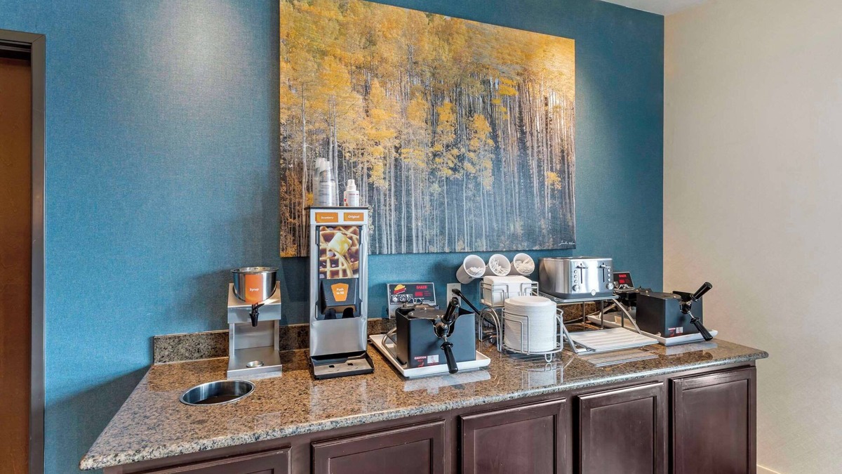 Brighton Hotel | Comfort Inn & Suites Brighton Denver NE Medical Center
