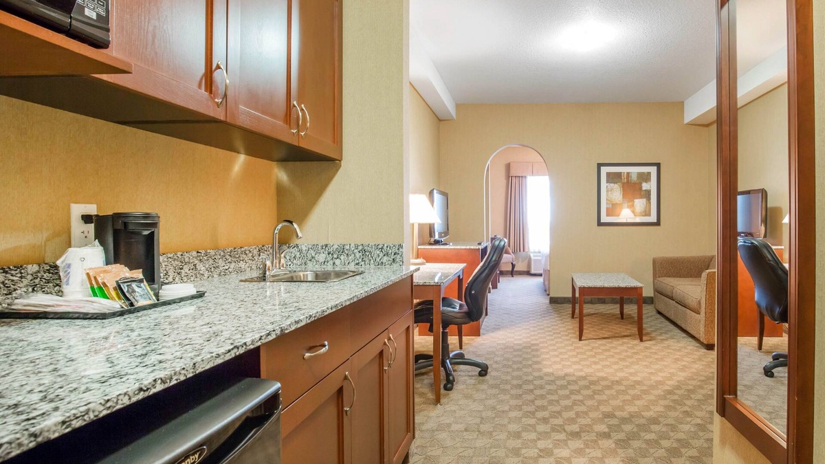 Airdrie Hotel | Comfort Inn & Suites