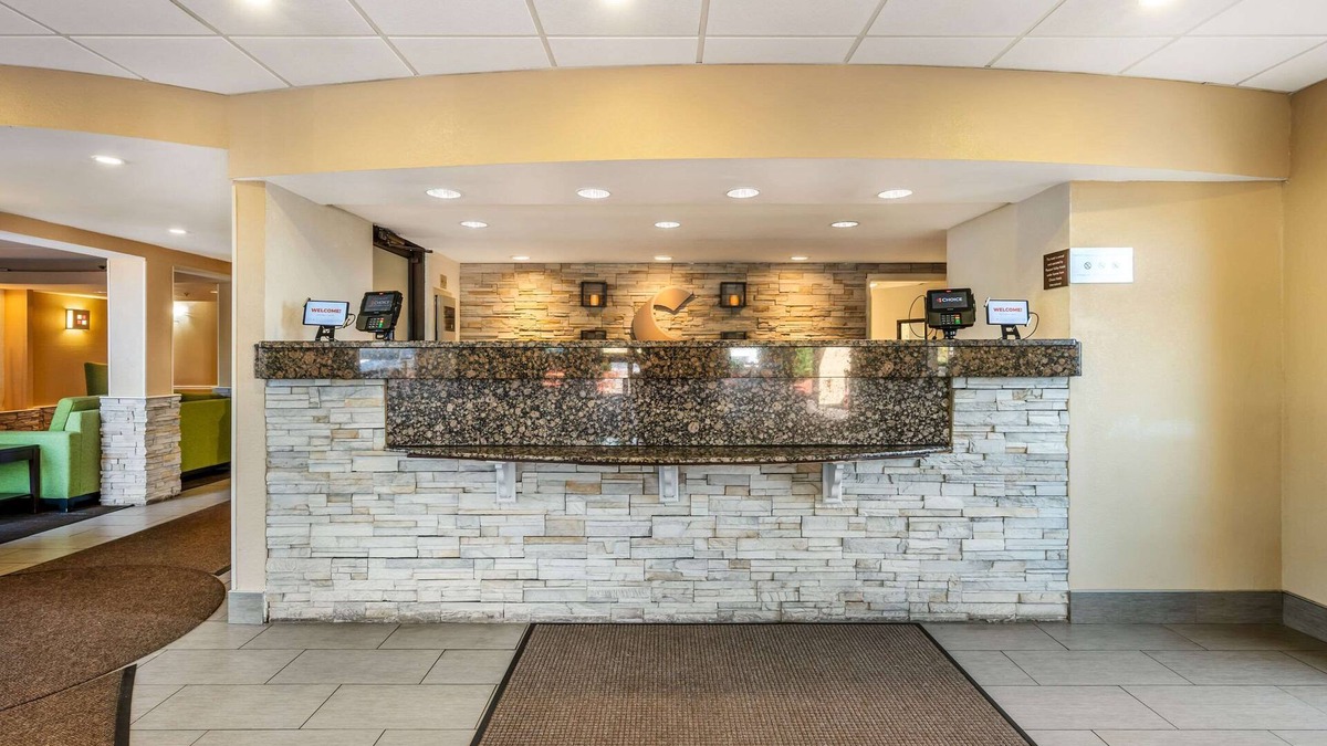 East Hartford Hotel | Comfort Inn & Suites East Hartford - Hartford