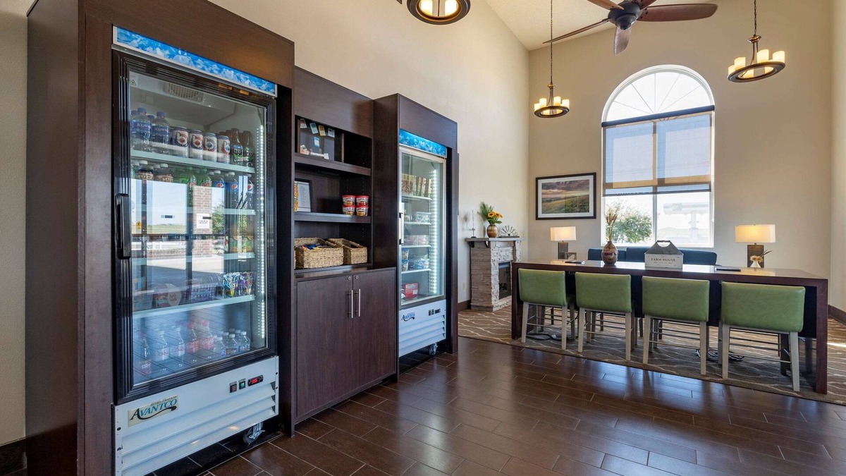 Hays Hotel | Comfort Inn & Suites Hays I-70