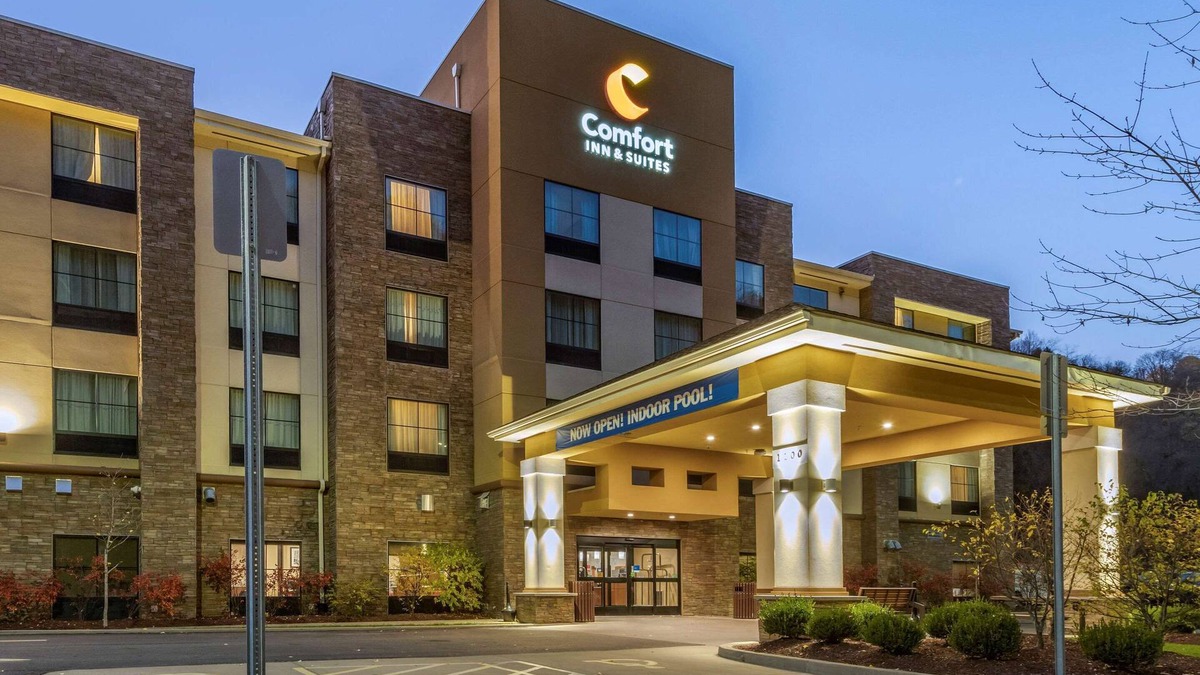 South Hills Hotel | Comfort Inn & Suites Pittsburgh South