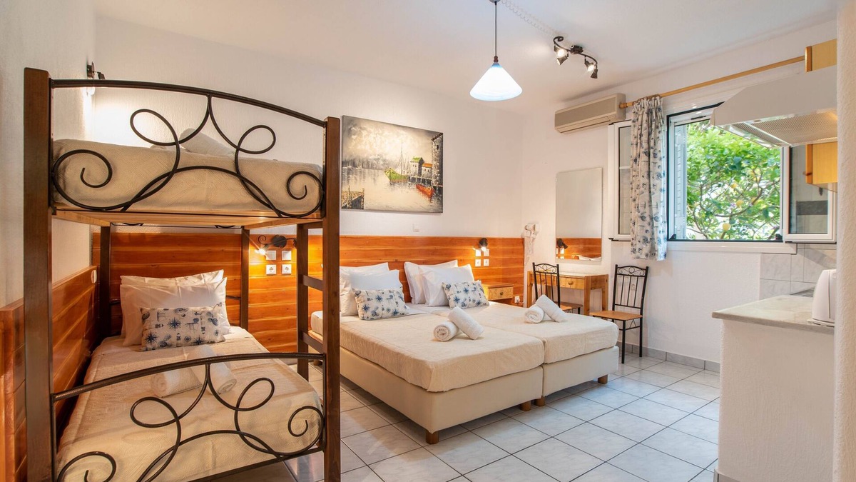 Paros Apartment | Comfort Room 28 m² (3-4 Adults) - Semi Basement near Livadia Beach 300m.