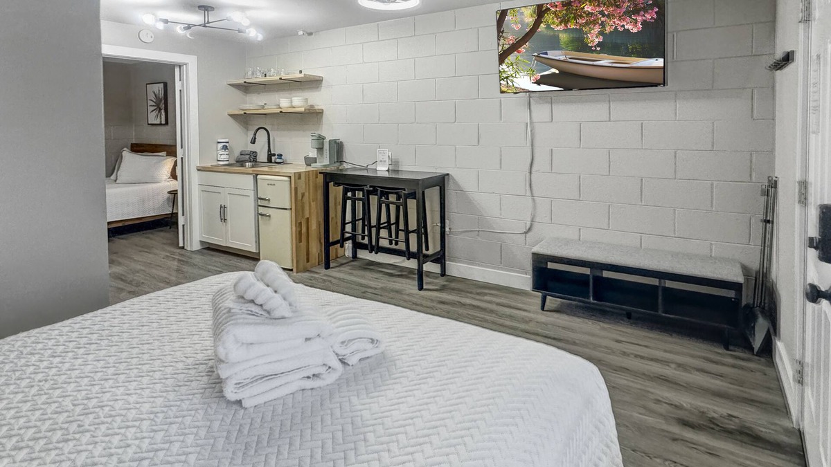 Carolina Beach Hotel | Comfort Suite Hotel- 2 Pools, Near Beach/Boardwalk, No Pets Allowed