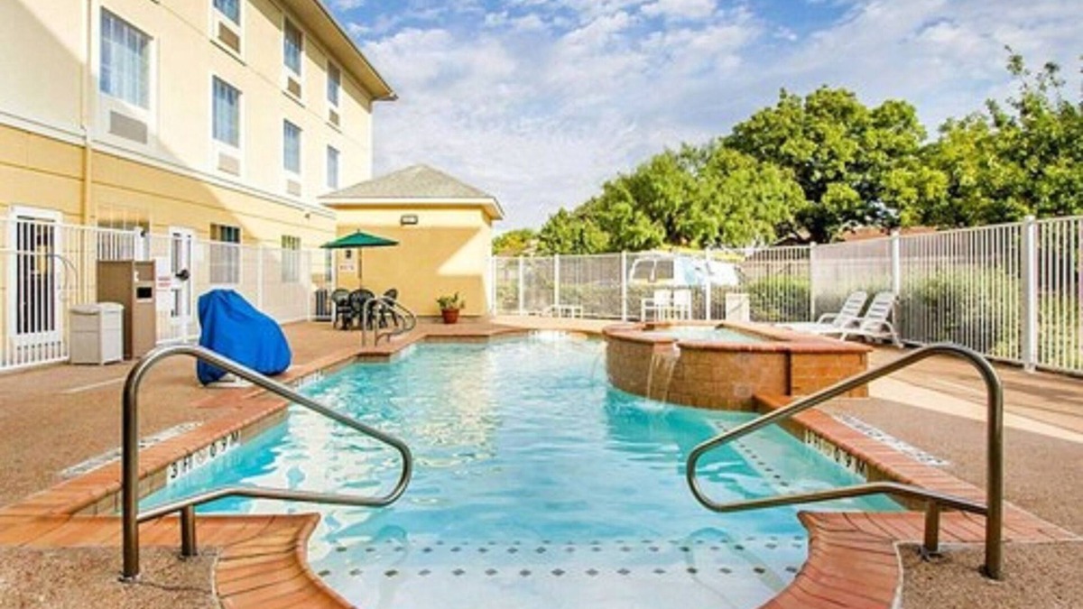 Abilene Hotel | Comfort Suites Abilene Central