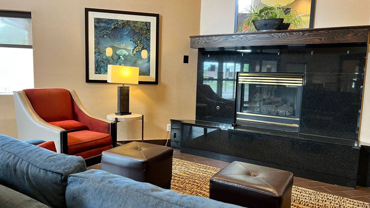 Jeffersontown Hotel | Comfort Suites Louisville East