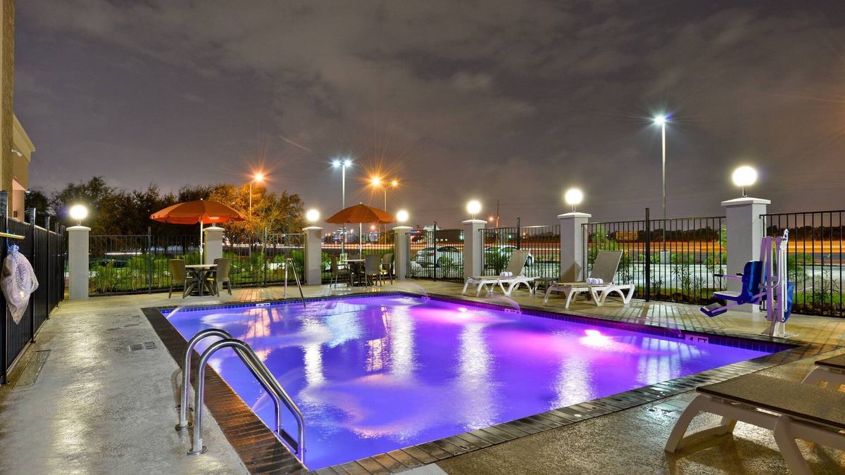 Chinatown Hotel | Comfort Suites near Westchase on Beltway 8