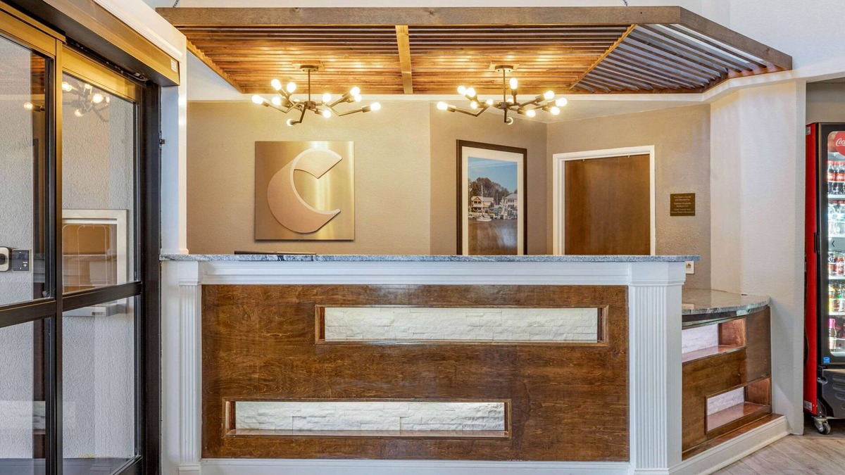 Southport Hotel | Comfort Suites Southport - Oak Island