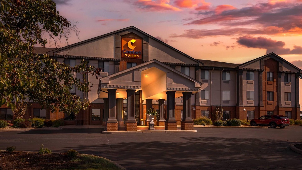 St. Charles Hotel | Comfort Suites St Charles - St Louis