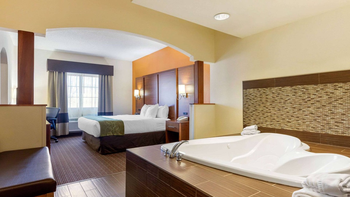 Stevensville Hotel | Comfort Suites Stevensville - St. Joseph