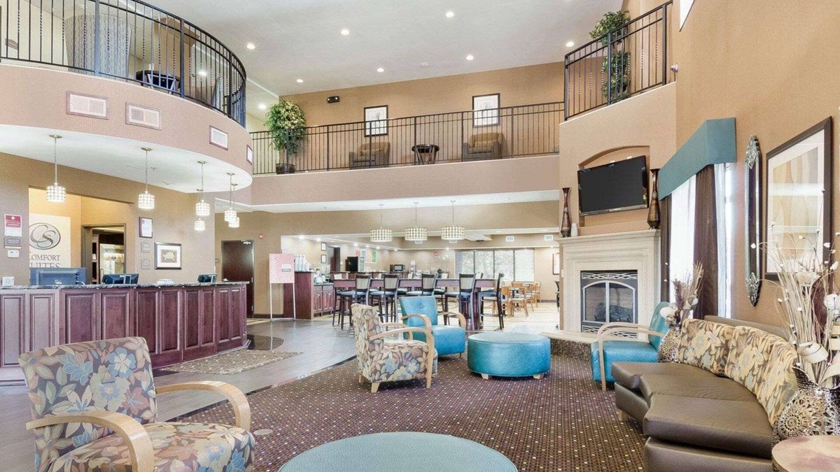Topeka Hotel | Comfort Suites Topeka Northwest