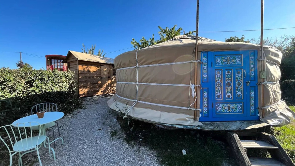Chisseaux Cabin | Comfort yurt (28 m²) sleeps 4