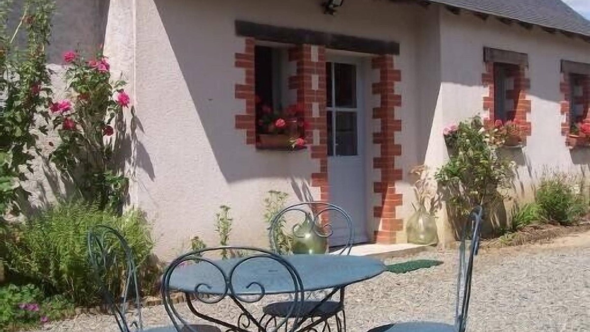 Brissac Loire Aubance Cottage | Comfortable independent gîte surrounded by vineyards near Brissac-Quincé