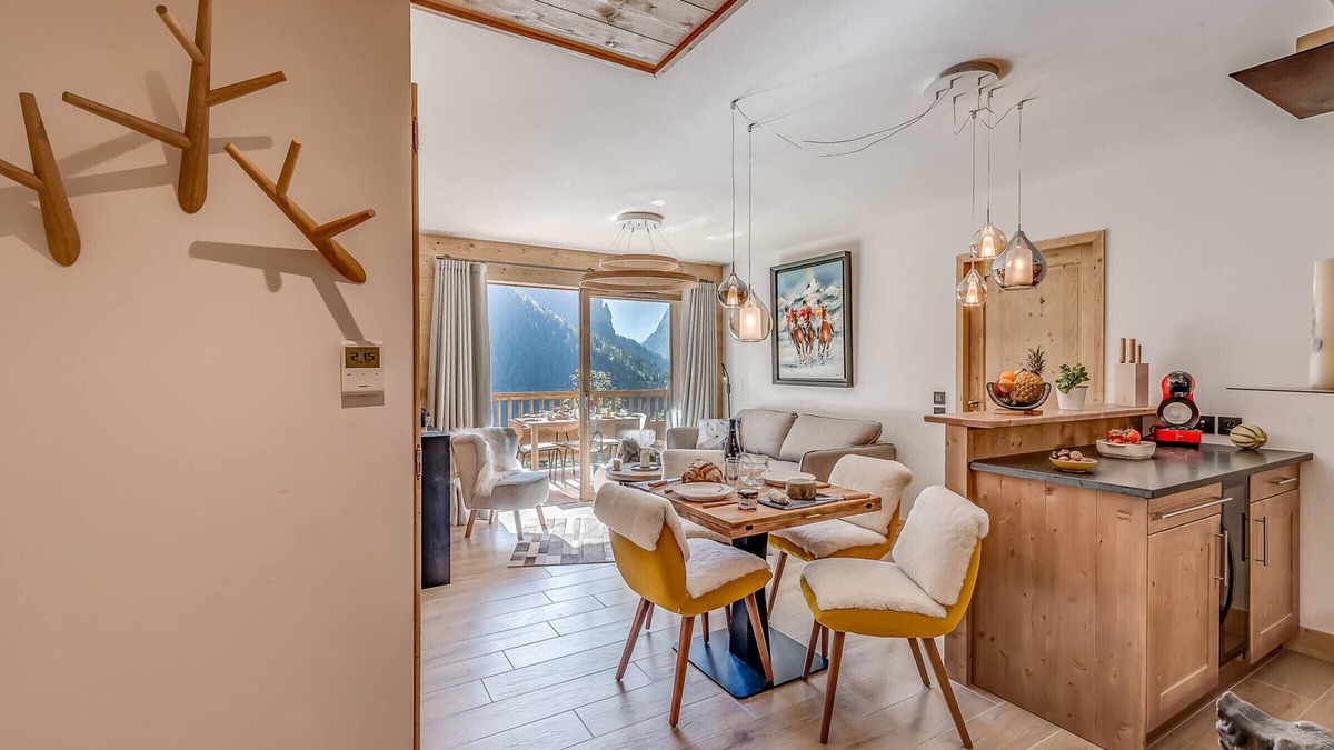 Champagny-en-Vanoise Apartment | Comfortable Apartment with Spa Access in Champagny-en-Vanoise