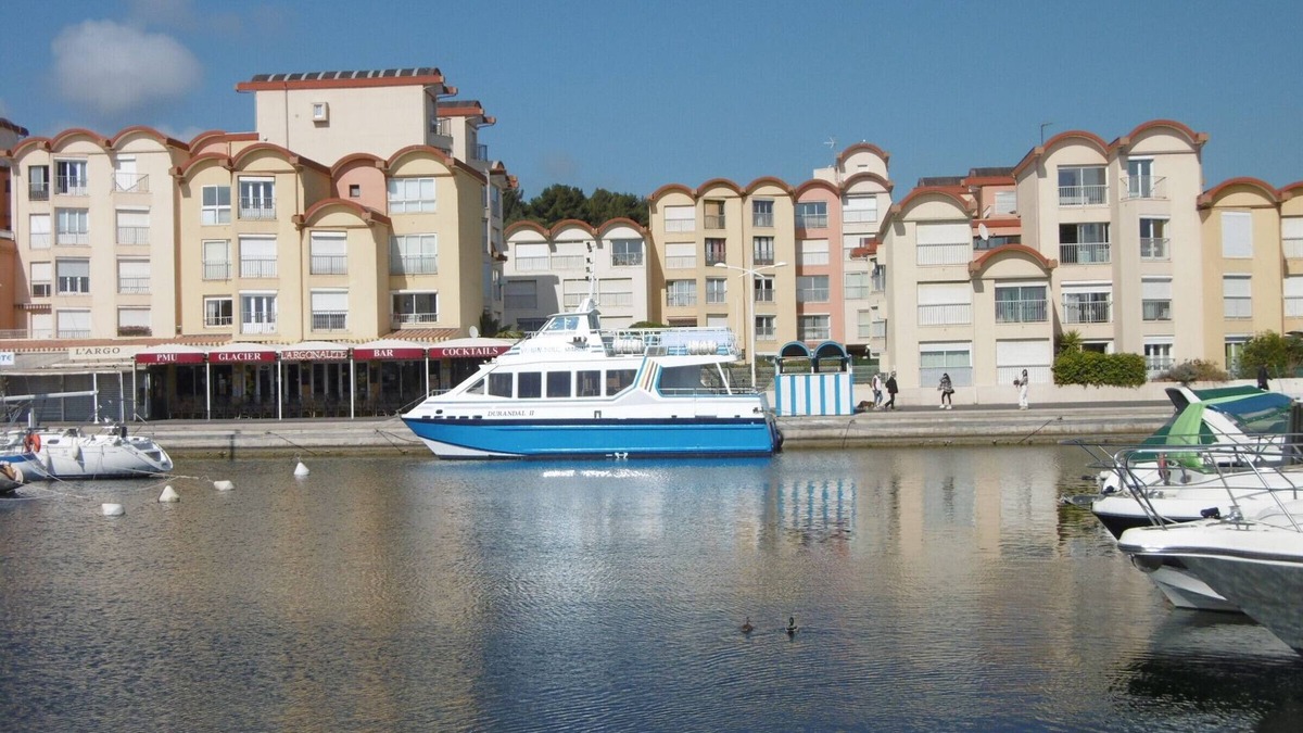 Gruissan Apartment | Comfortable 1BR Port Center 4 Pers - A/C - Parking - Elevator