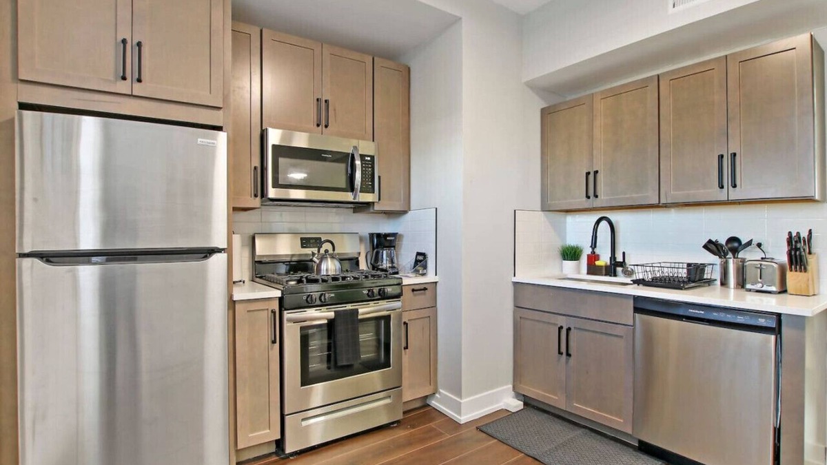 East Albany Park Apartment | Comfortable 2-Bedroom Chicago Apartment