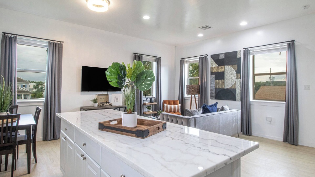 Central City Apartment | Comfortable 3-Bed Stay - Great for Groups Near NOLA