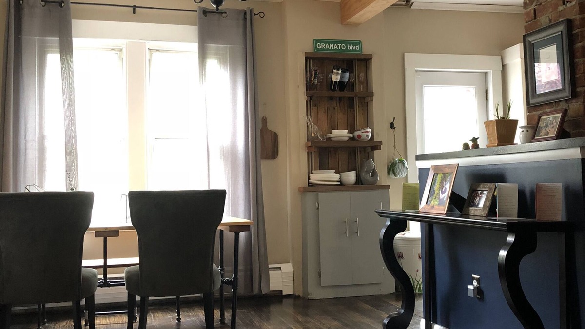 Albany House | Comfortable 3 Bedroom 1.5 bath with fenced in back yard