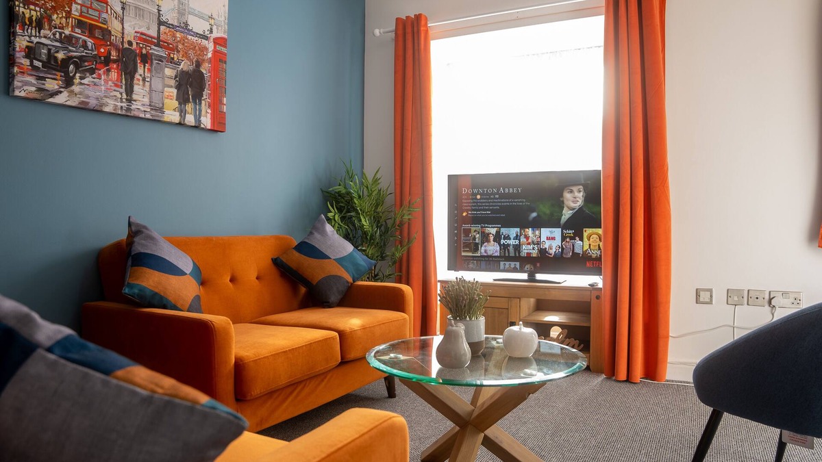Milton Keynes House | Comfortable 4 Bedroom Home