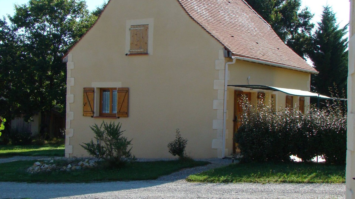 Salviac House | Comfortable 8-person house with shared heated pool between Sarlat and Cahors