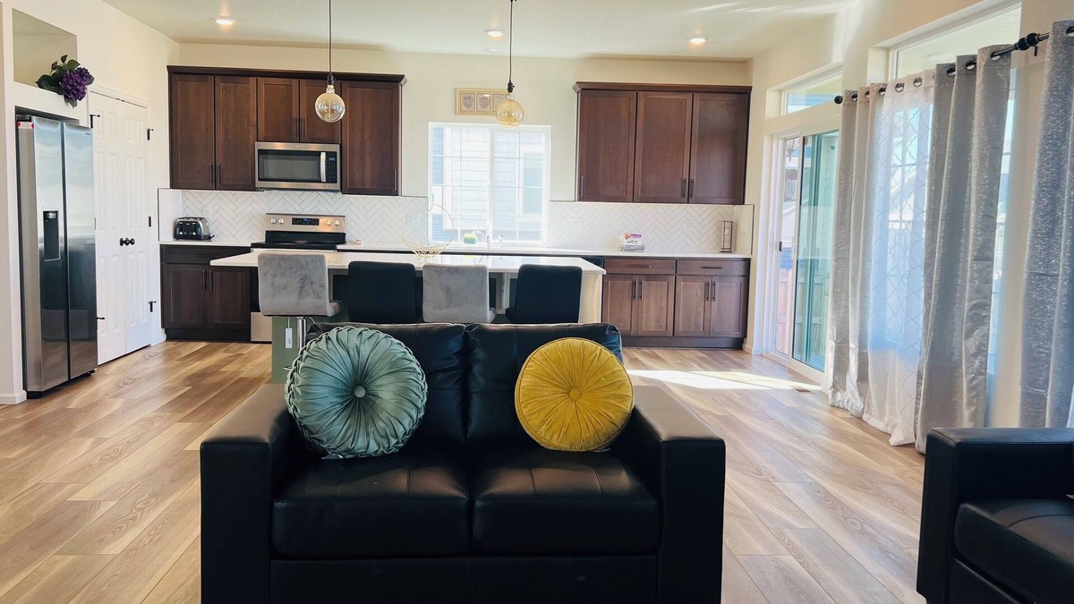 Aurora House | Comfortable and Affordable: Private Rooms in a Shared House or family home rent.