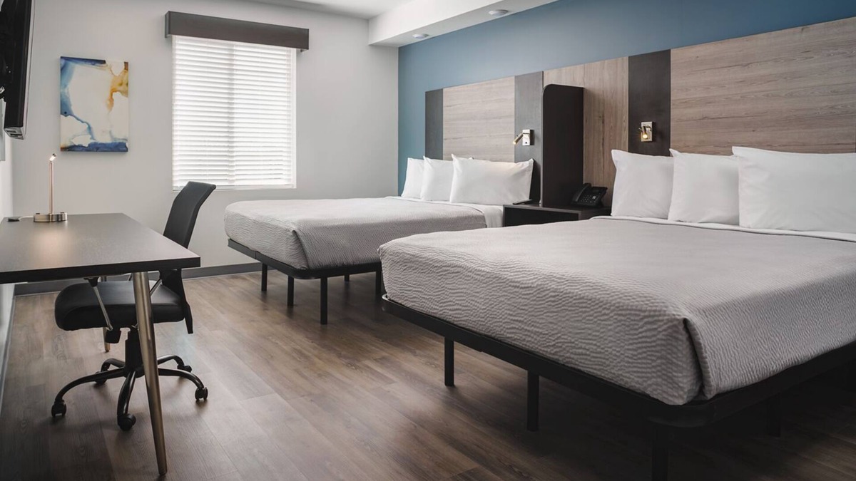 Lithia Springs Hotel | Comfortable and Convenient Retreat - Modern Suite, Pet-Friendly Amenities