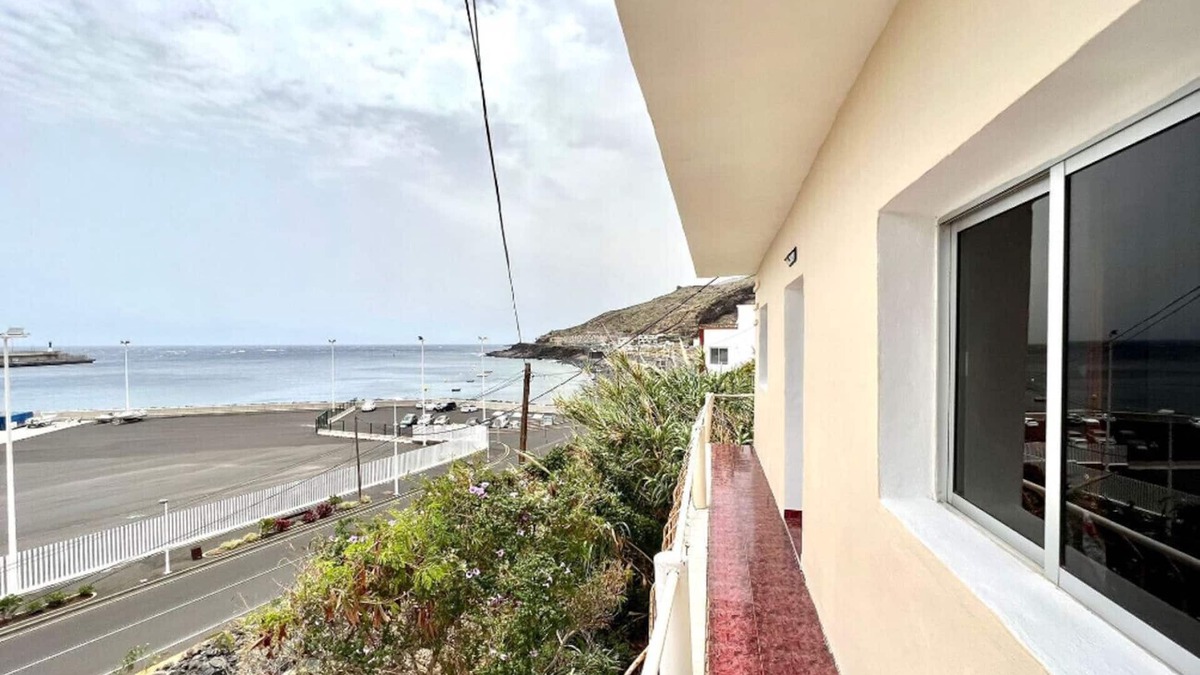 Puerto de la Estaca Apartment | Comfortable Apartment with spectacular sea views