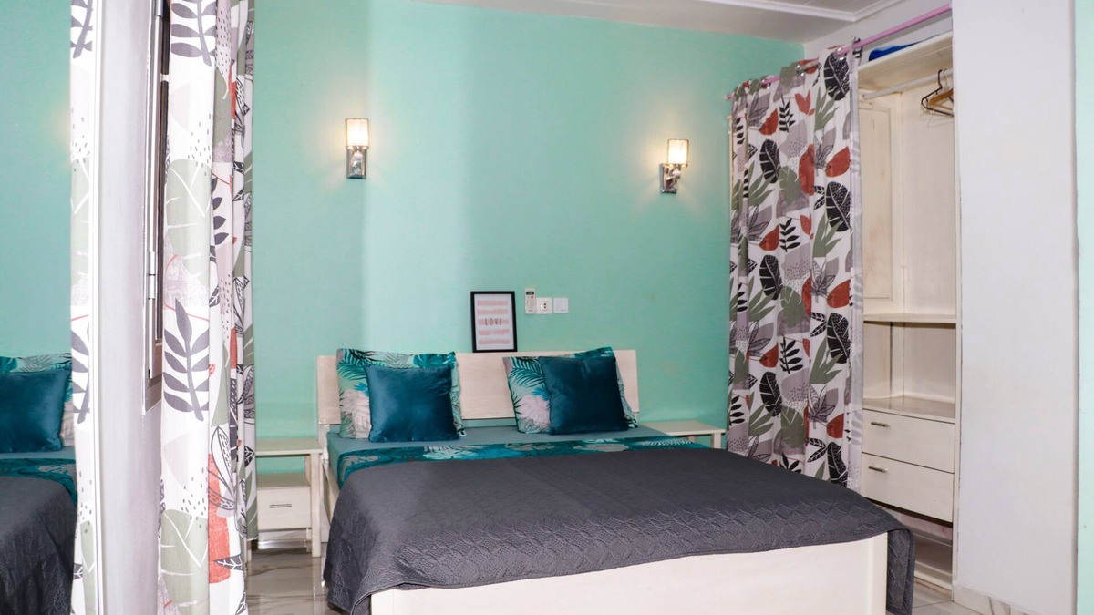Douala Apartment | Comfortable apartment with hot water and washing machine