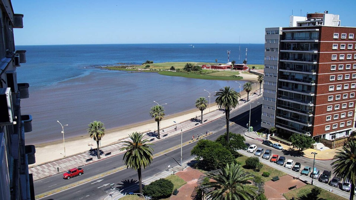 Pocitos Apartment | Comfortable apt. in front of Pocitos Beach and Gomensoro Plaza