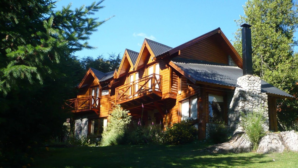 Villa La Angostura Cabin | Comfortable cabin with heated pool in Puerto Manzano