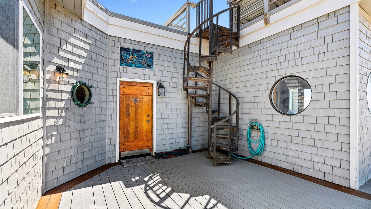 Rio del Mar House | Comfortable Beach House on the Sand