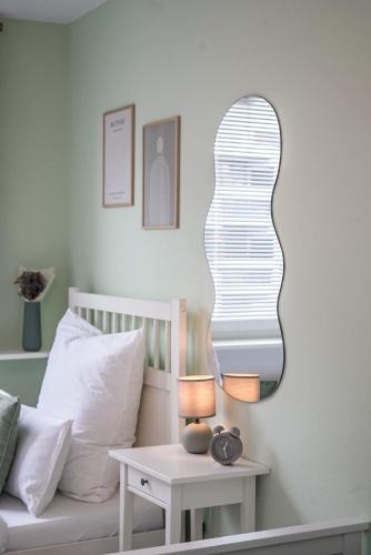 Linden-Mitte Apartment | Comfortable & central 3-room-apartment in Hannover l Self-Check-in I Parking, Elevator & Balkony