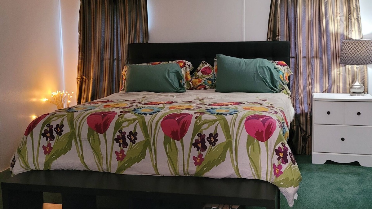 Princeton House | Comfortable Charming Ranch Getaway 4BR 3BA