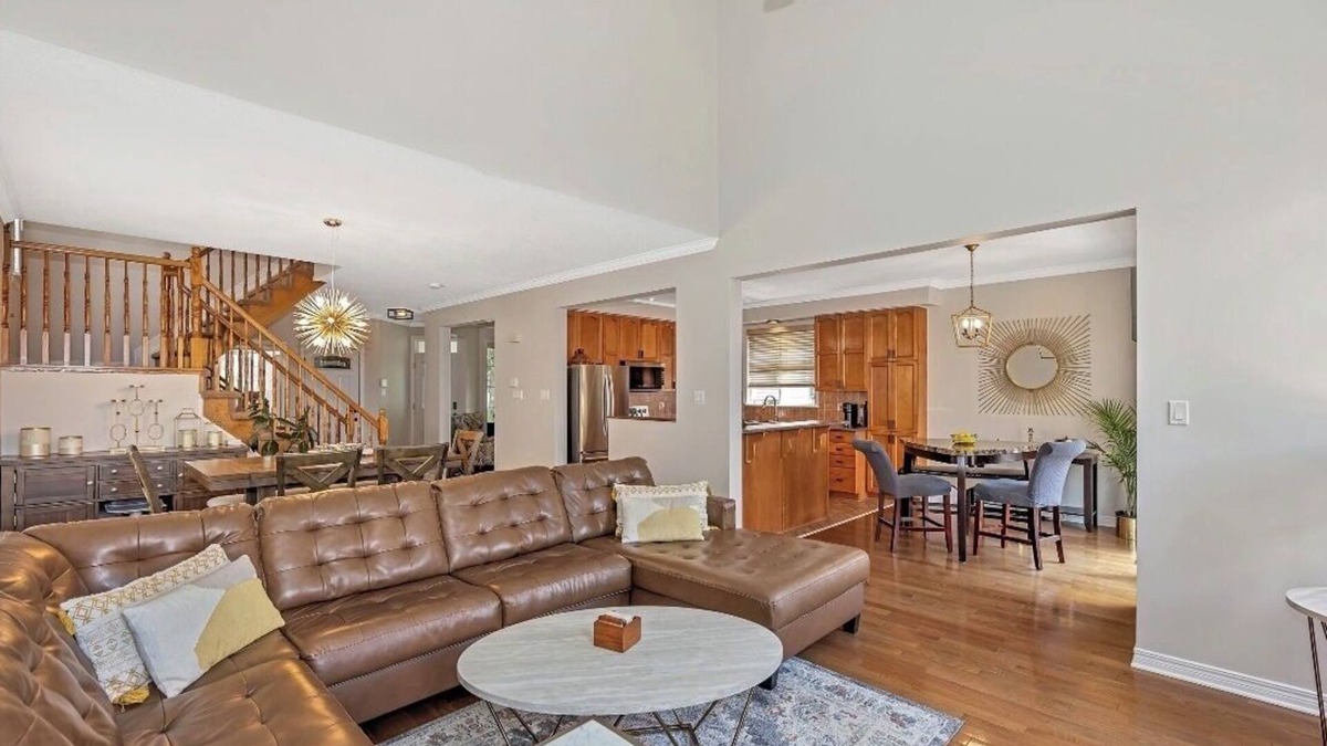 Cardinal Creek House | Comfortable, chic, 4 beds house in Orleans, calm, family oriented neighbourhood.