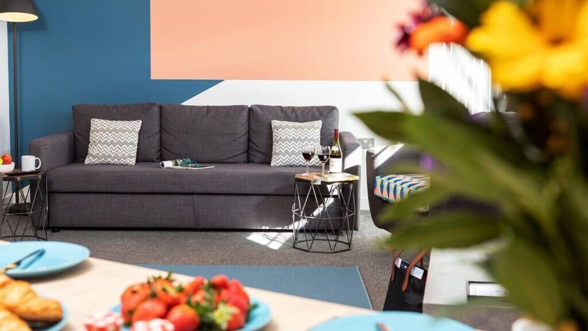 Lancaster Apartment | Comfortable City Apartment *Free Parking* Bridge Square Apartments