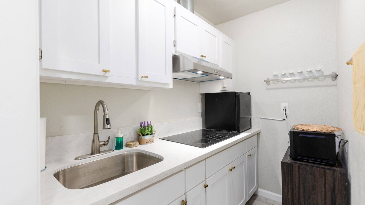 Compton Apartment | Comfortable Compton 2 Bed APT 3