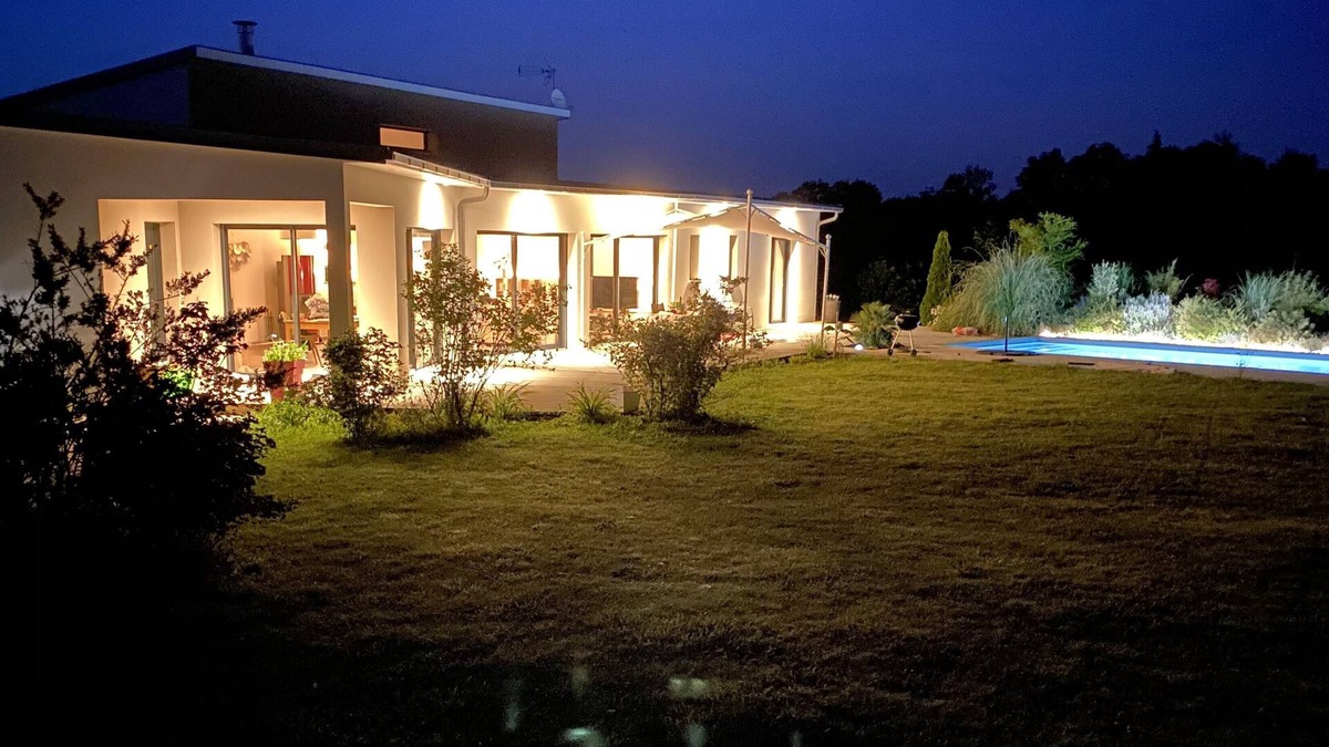 Onet-le-Chateau House | Comfortable contemporary villa with swimming pool, large plot, fiber/wifi