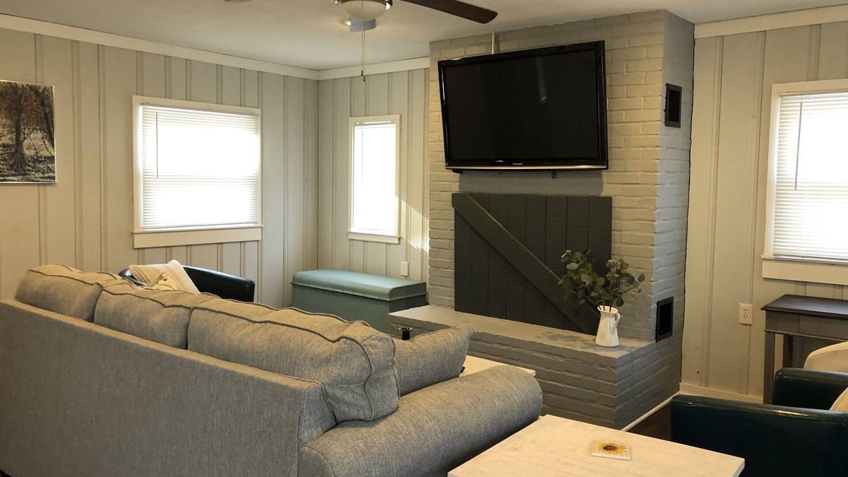 Sunset Hills Cottage | Comfortable Cottage Just Blocks From KU Campus