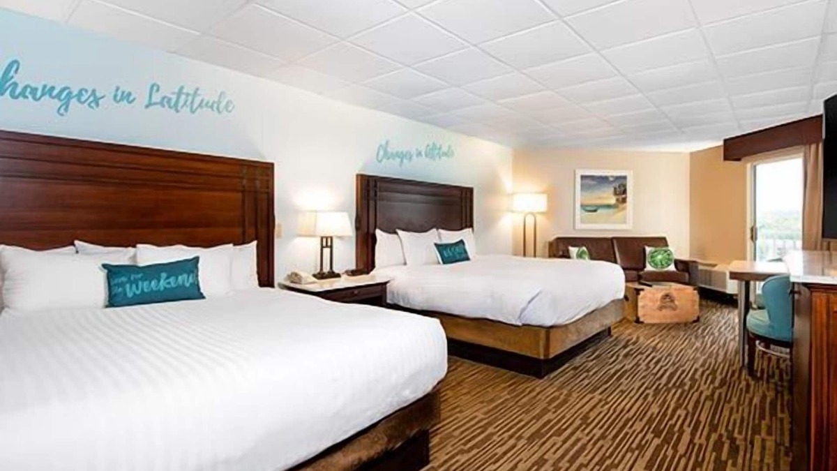 Osage Beach Hotel | Comfortable Countryside Stay! 2 Convenient Units, Pool, Free Parking