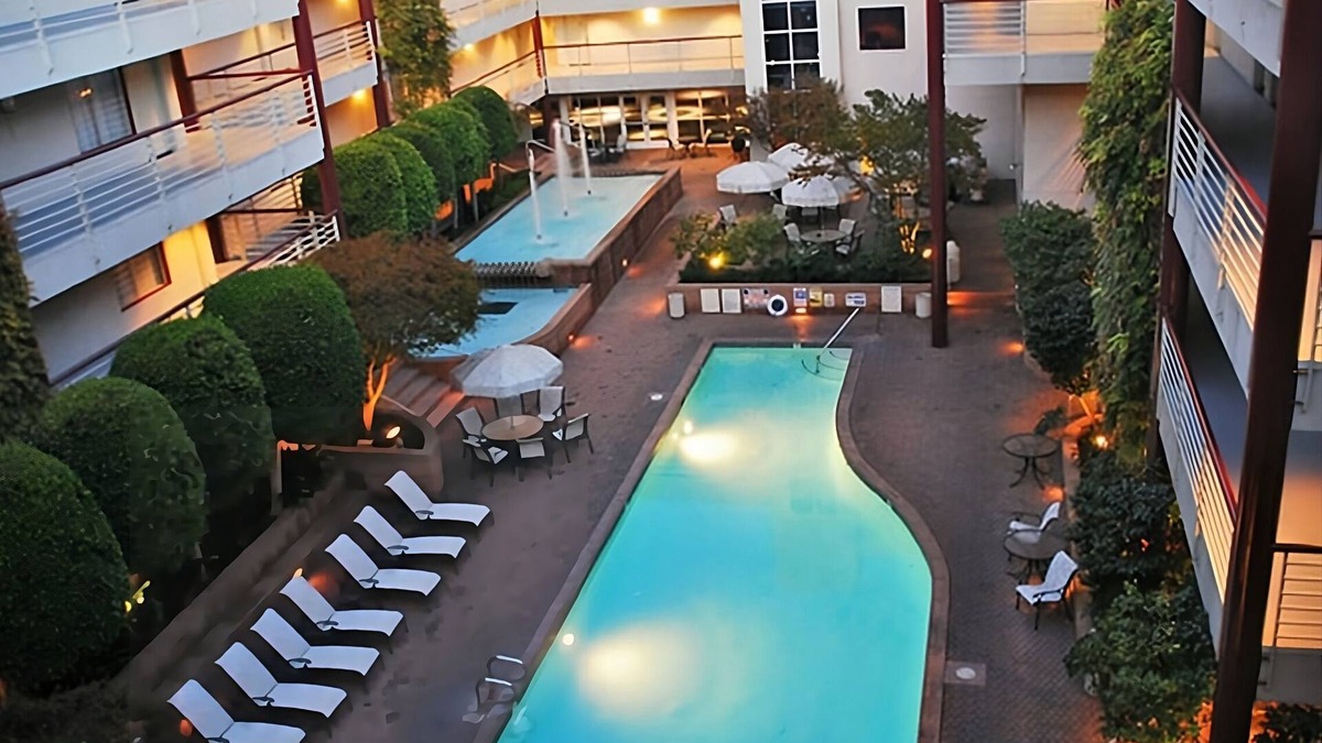 Cupertino Hotel | Comfortable Countryside Stay! Free Parking and Breakfast, Onsite Pool
