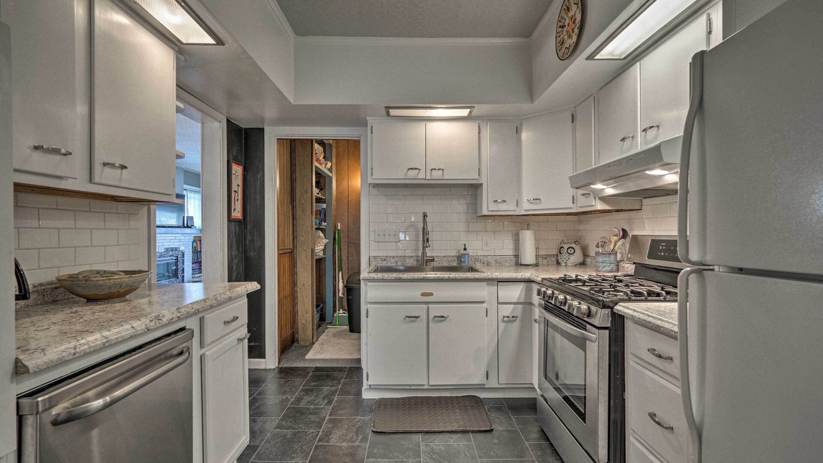 North Buffalo Cottage | Comfortable Craftsman Home - 2 Miles to UB Campus!
