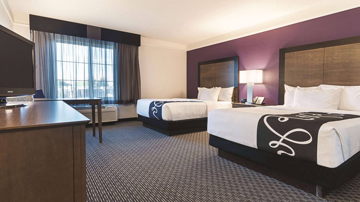 Grand Junction Hotel | Comfortable Double Room at La Quinta Inns & Suites, Pool, Near Redlands Mesa