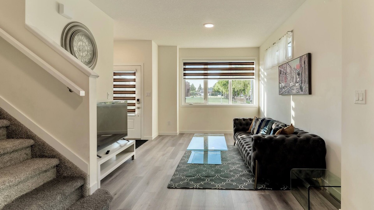 North Central Edmonton House | Comfortable entire townhouse in downtown Edmonton.
