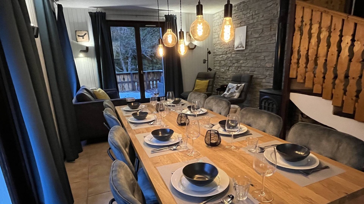 Chatel Ski Chalet | Comfortable family chalet close to Linga skilift, sleeps 10
