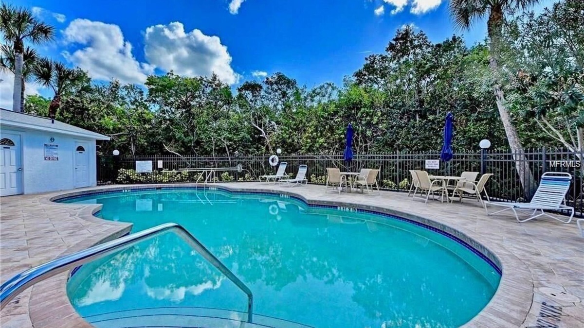 Whitney Beach Condo | Comfortable family-friendly condo close to everything on Anna Maria.