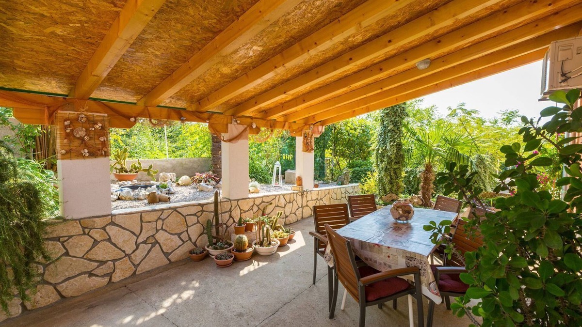 Dramalj Apartment | Comfortable flat with sea view, BBQ area, garden, private car park