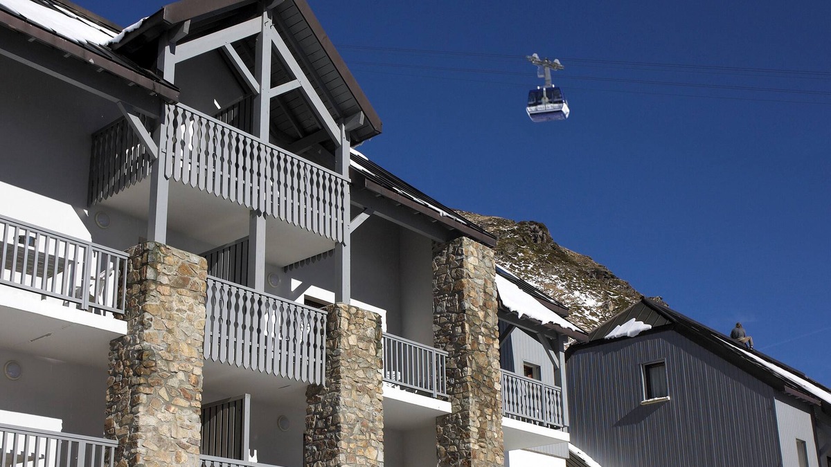 La Mongie Apartment | Comfortable apartment at the foot of the slopes, swimming pool and sauna.