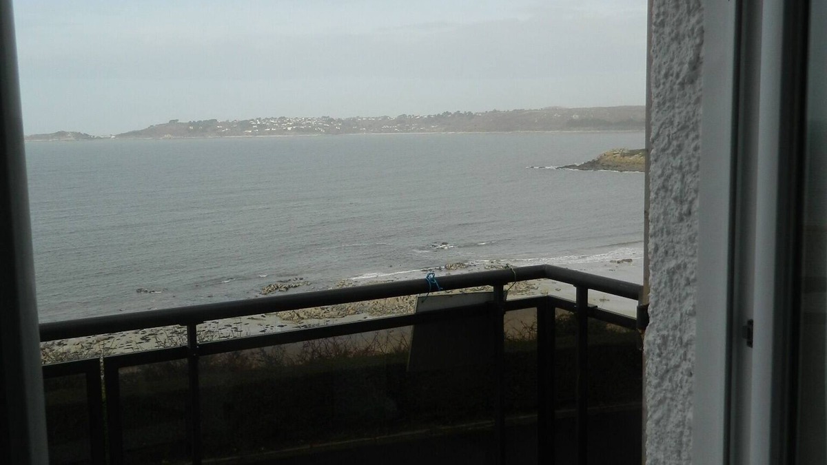 Tredrez-Locquemeau House | Comfortable Villa Facing THE SEA