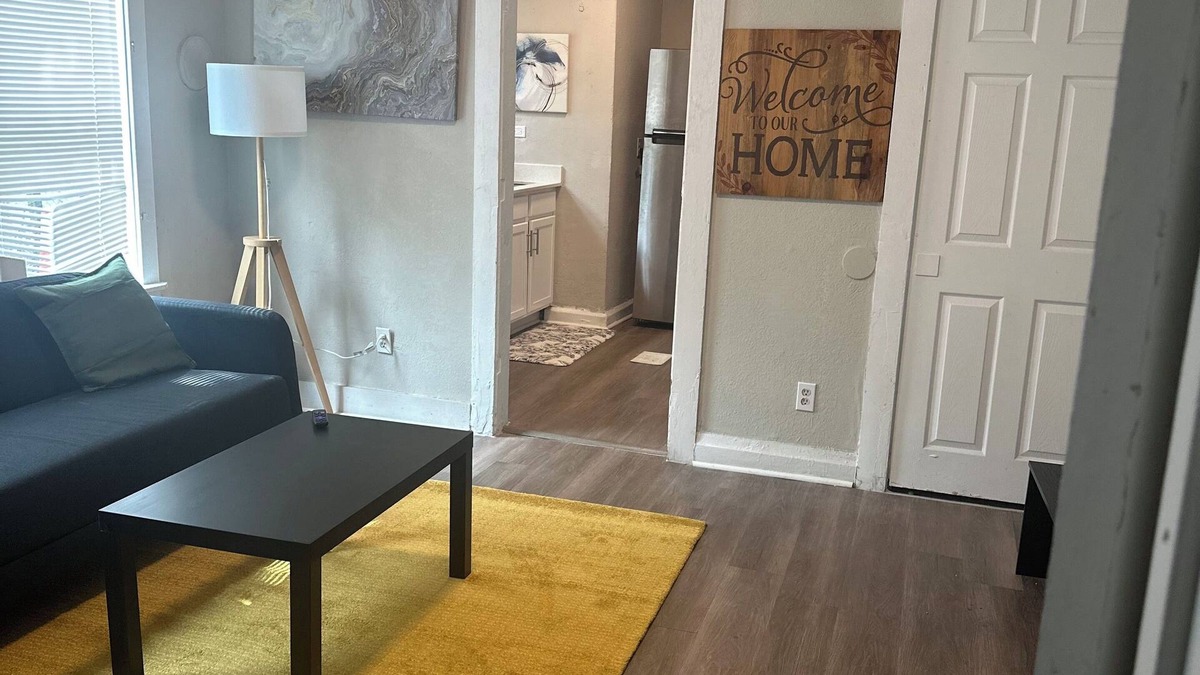 Springfield Apartment | Comfortable Historic Home w/Full Kitchen + Laundry