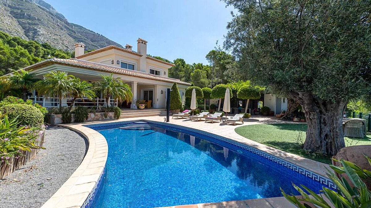 Altea la Vella House | Comfortable holiday home with private pool in Altea, on the Costa Blanca, Spain for 8 persons